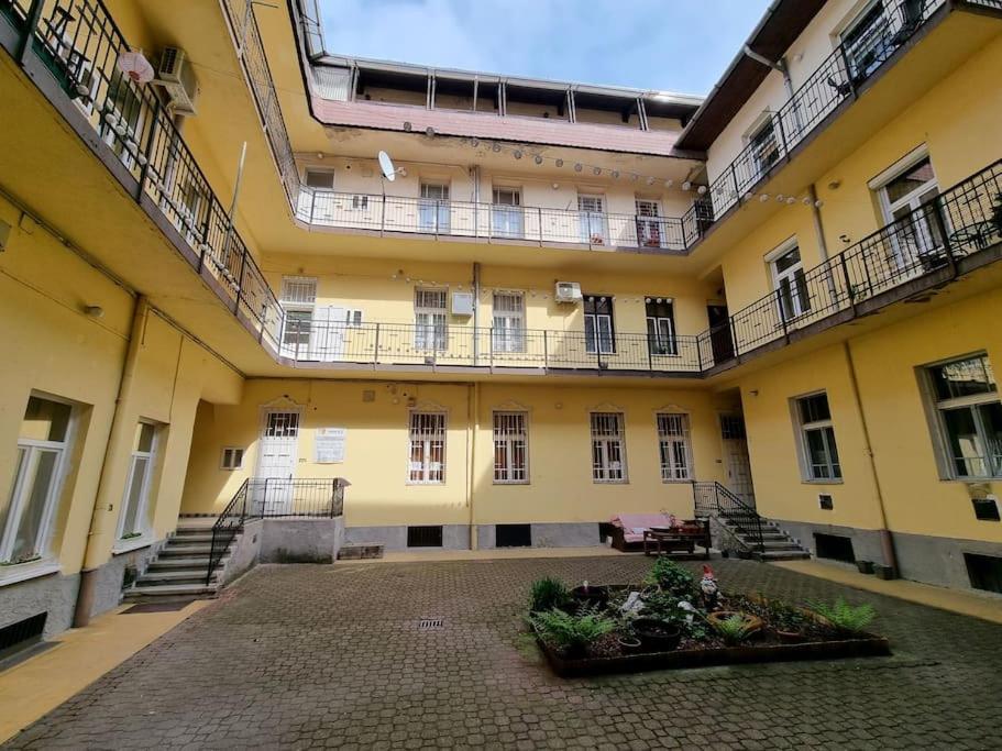 Vintage Apartman In City Center ميسكولك المظهر الخارجي الصورة