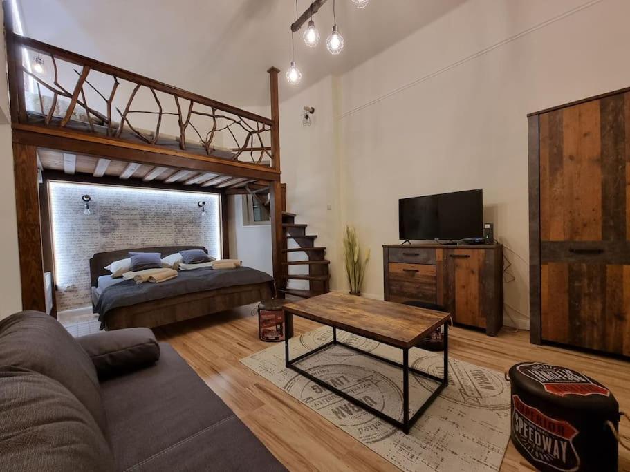 Vintage Apartman In City Center ميسكولك المظهر الخارجي الصورة