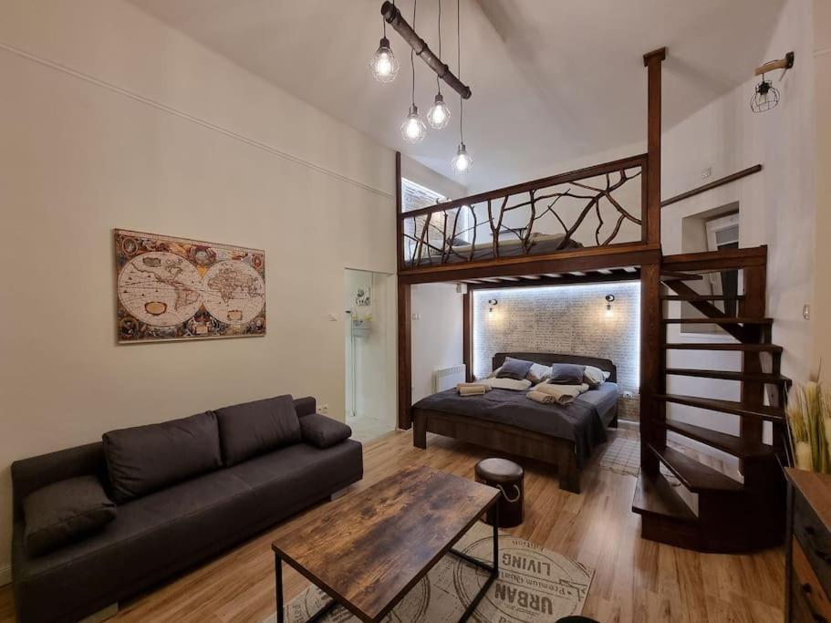 Vintage Apartman In City Center ميسكولك المظهر الخارجي الصورة
