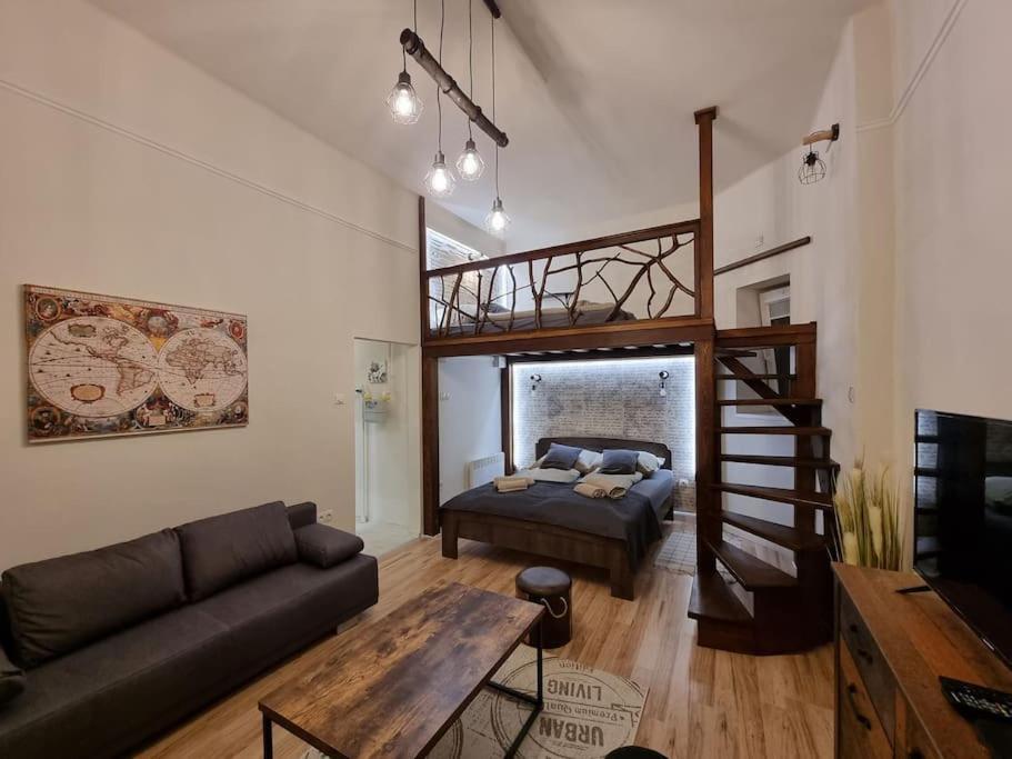 Vintage Apartman In City Center ميسكولك المظهر الخارجي الصورة