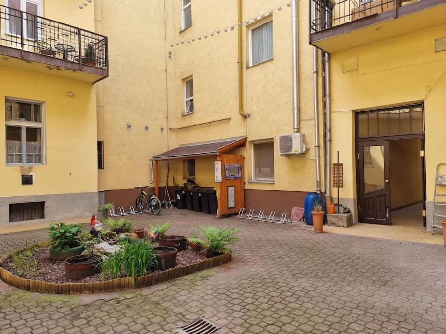 Vintage Apartman In City Center ميسكولك المظهر الخارجي الصورة