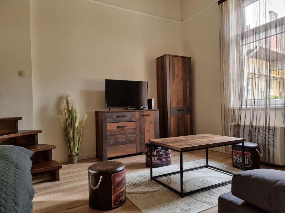 Vintage Apartman In City Center ميسكولك المظهر الخارجي الصورة